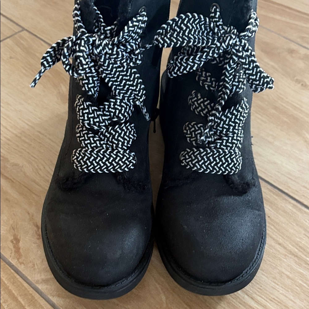 GUC- Nine West brand Stylish Black Women's Boots, 7.5
